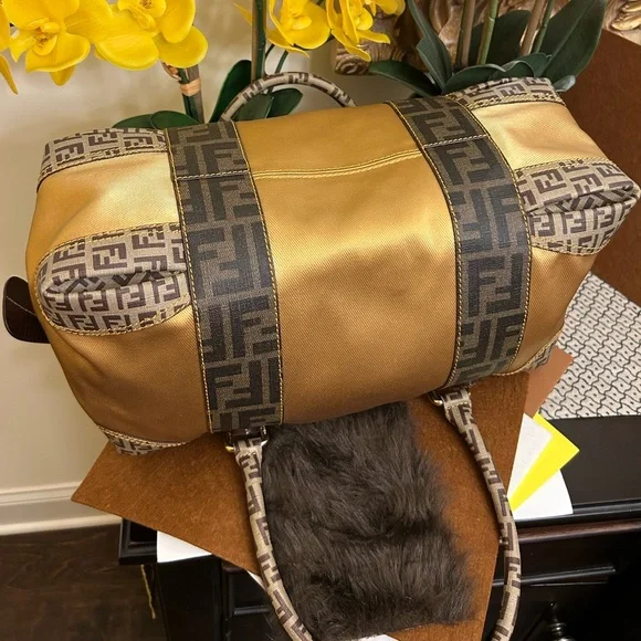 FENDI Zucca Vintage Canvas and Leather Luxury Boston Bag - Picture 4 of 11